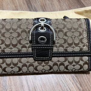 Coach signature medium wallet clutch
